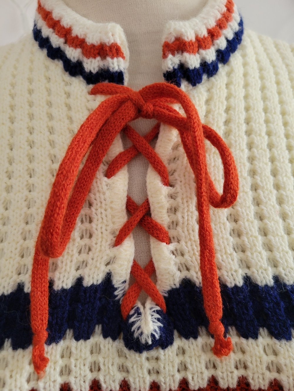 Vintage Woman's Knit Muscle Top • Tie-Neck Cream, Red & Navy • Estimates Small - Picture 4 of 5